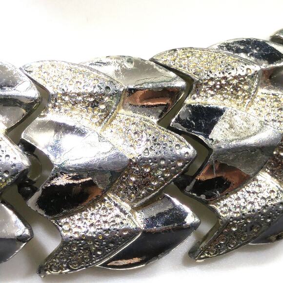 Vintage Coro 1950s Gold Tone Wide Link Bracelet, Textured Smooth Links - Picture 8 of 10